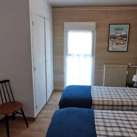 Appartement 4 Pieces Renove Avec Terrasses Et Parking Aux Angles - Fr-1-593-112 *